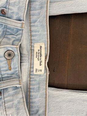 Abercrombie & Fitch 90’s Straight Mid Rise Jeans-27L